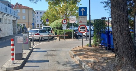 Dostop do parkirišča na Lonki (vir: Komunala Izola)