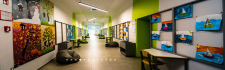 OŠ Vojke Šmuc, notranjost šole (vir www.osvsmuc.si) 