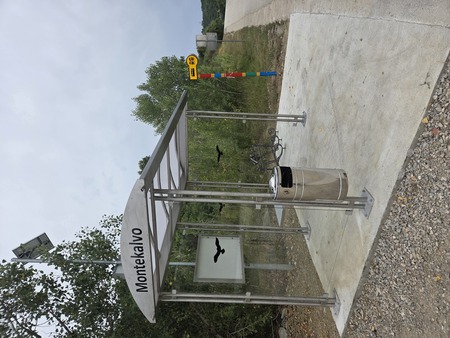 Avtobusno postajališče na Montekalvu, kakršno je bilo še pred nekaj dnevi.  